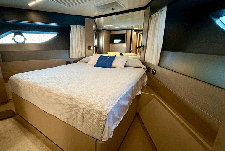 Ferretti Yachts 780